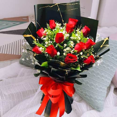 12 Classic Red Rose Bouquet