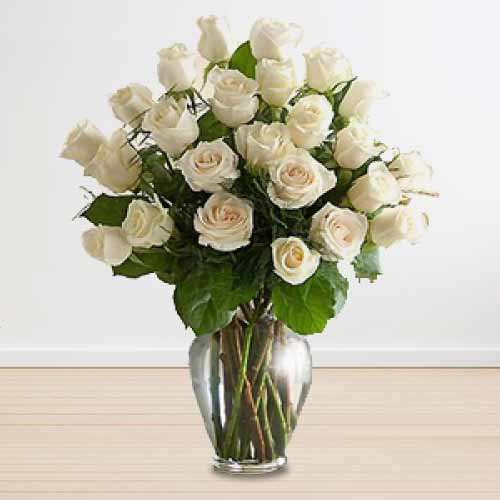 24 White Rose In Vase