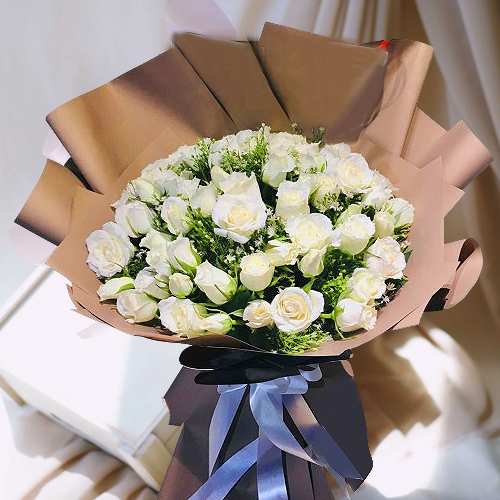 50 White Rose Arrangement